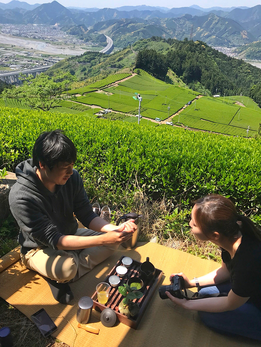 Hidden Gem Tea Farm Tour in Shizuoka located in between Tokyo and Kyoto. Beautiful tea plantations. A day trip from Tokyo.